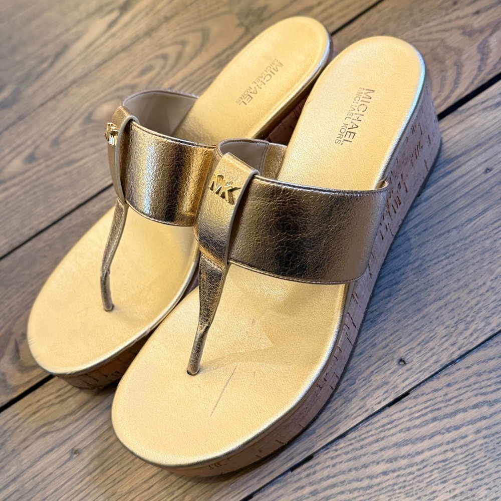 Michael Kors Metallic Wedge Gold Sandals. 8.5 - Picture 2 of 5